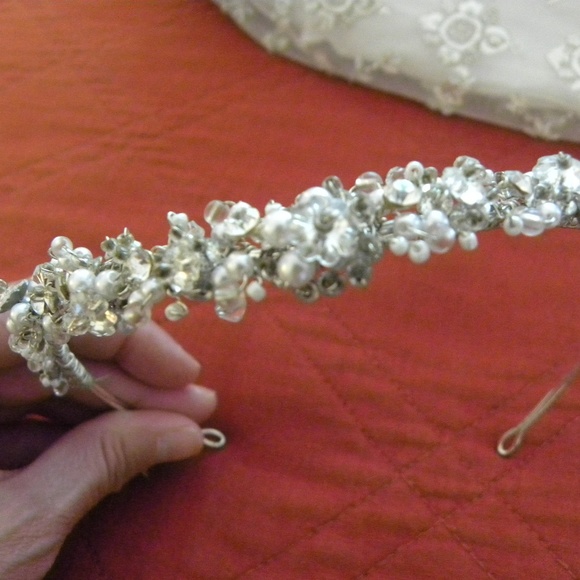 Wedding dress size 18 and headband - Picture 5 of 6